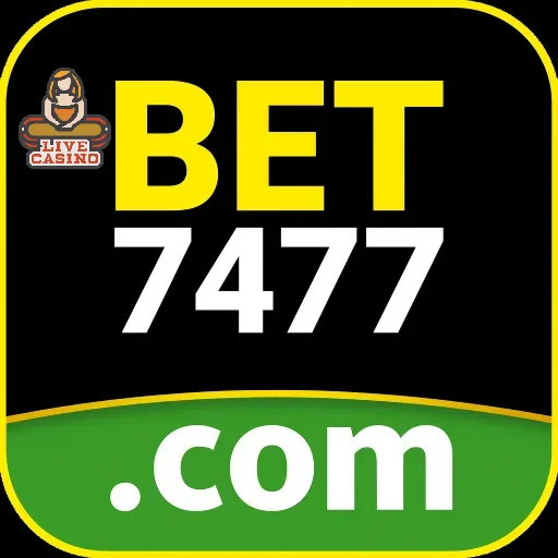 Imagem mostrando o cassino ao vivo da bet7477 com dealers reais conduzindo jogos de mesa